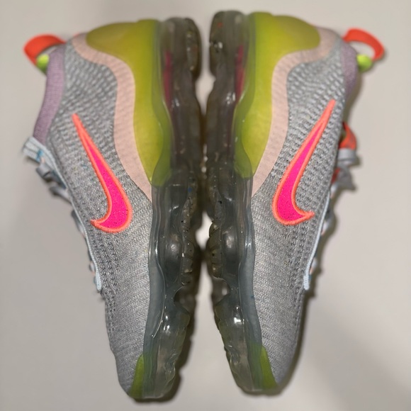 Nike Air Vapormax 2021 Flyknit gray/multicolor women’s size 7.5 - Picture 10 of 10